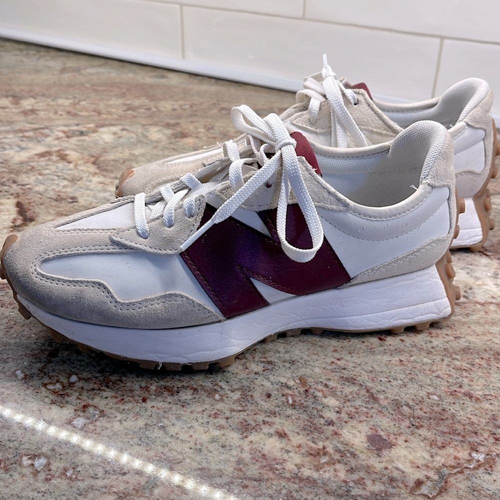 New Balance 327 Classic burgundy women’s size 8  shoes some signs of wear